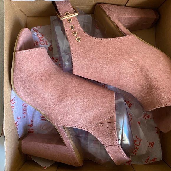 Women’s Open Toe Shoe - Picture 3 of 4